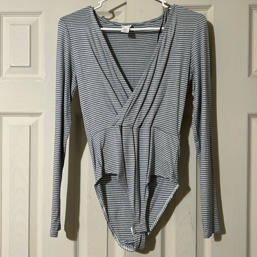 New H&M long sleeve bodysuit. Size small.